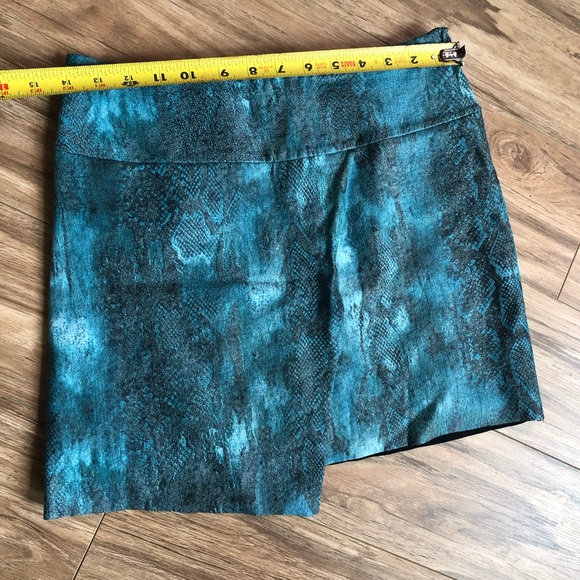 H&M Faux Leather Blue Snake Print Wrap Skirt Sz 2 ! - Picture 5 of 8